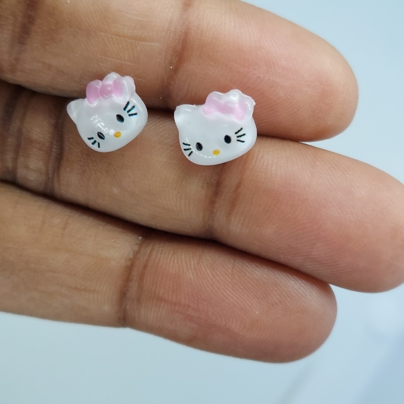 Cute Hello Kitty Stud Earrings - Picture 5 of 14